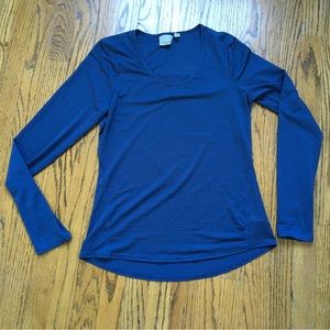 Athleta Blue Dotted Chi Top. Size small